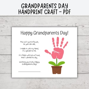 Puede incluir: Una tarjeta blanca con el texto "Happy Grandparents Day!" y una flor de huella de mano rosa. La tarjeta incluye un poema y las palabras "GRANDPARENTS DAY HANDPRINT CRAFT - PDF" en la parte superior.