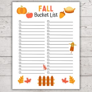Puede incluir: Lista de deseos de oto&ntilde;o imprimible con fondo blanco e ilustraciones de calabazas, manzanas, un pastel, una bellota, un espantap&aacute;jaros y una cerca. El texto "FALL Bucket List" est&aacute; en la parte superior de la p&aacute;gina.