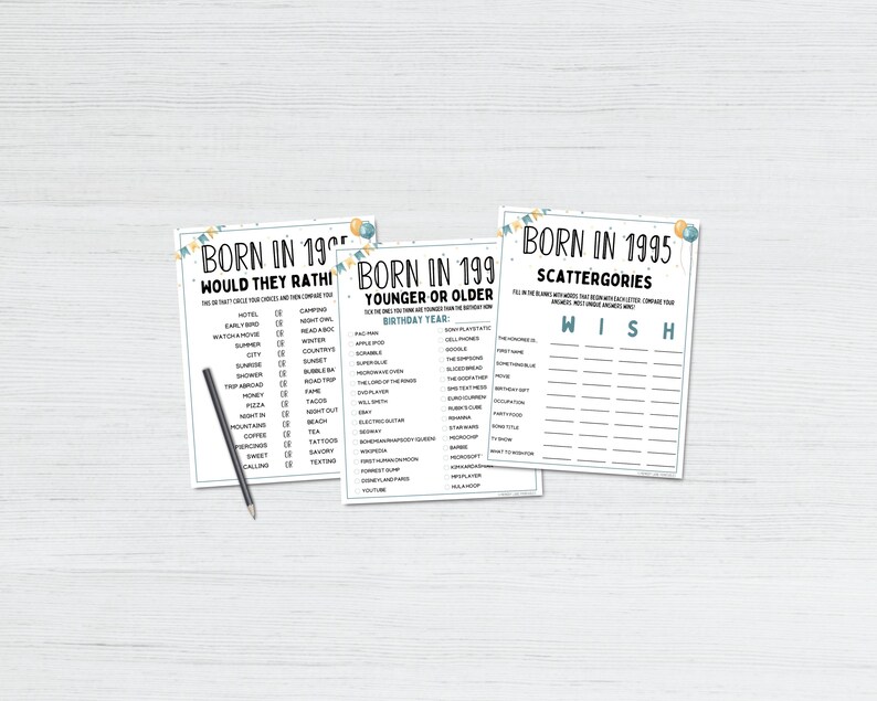 Puede incluir: Tres hojas de juego imprimibles con el texto "BORN IN 1995" y "BORN IN 199". Los juegos incluyen "Would They Rathi", "Younger or Older" y "Scattergories". Un l&aacute;piz negro descansa sobre la hoja izquierda. Las hojas tienen un dise&ntilde;o de globos azul claro y amarillo.