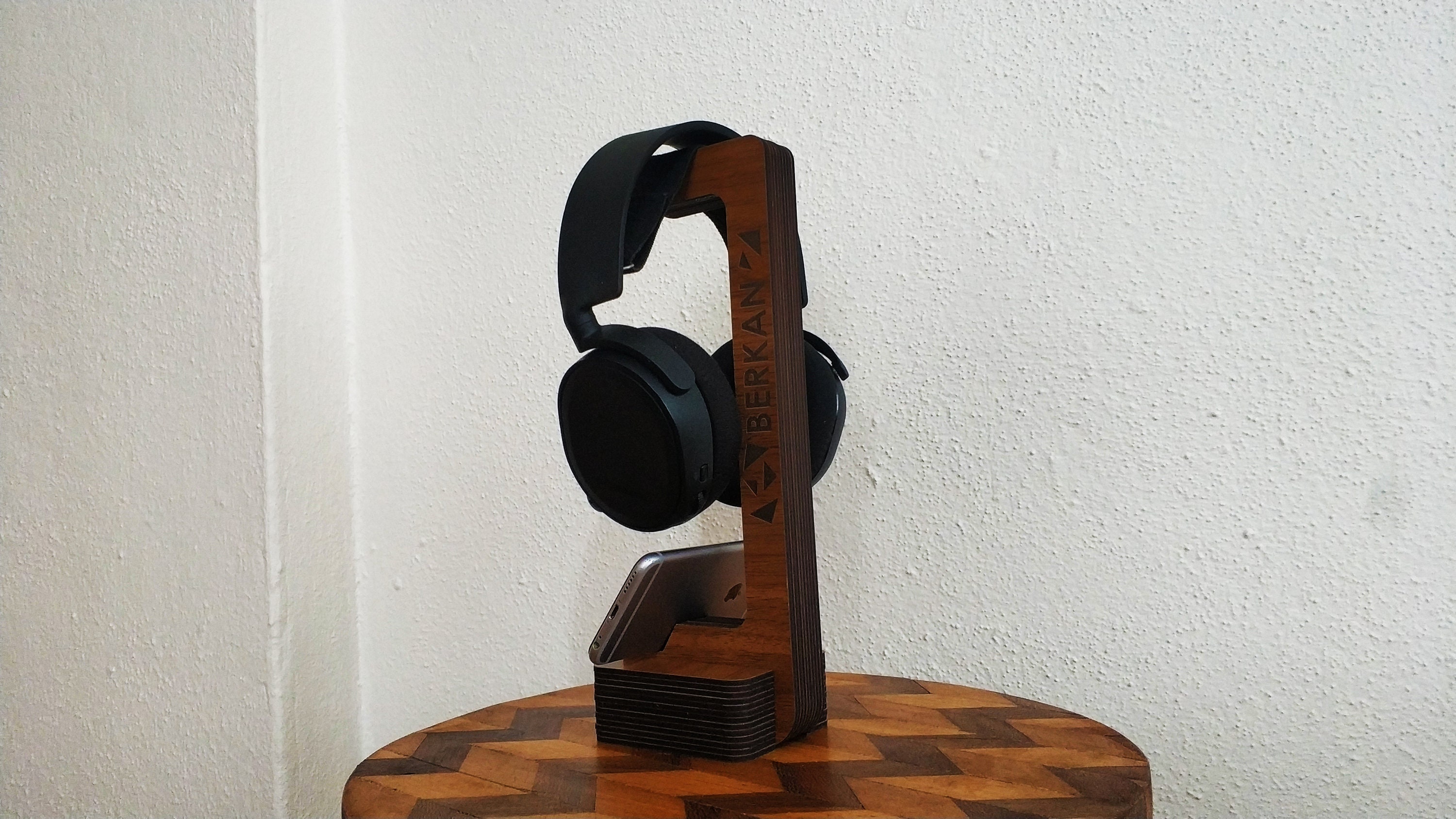 Wooden Headphone Stand U Shape Headphone Holder Classic Walnut Finish  Headset Stand Hanger For Home Office Studio Bedroom