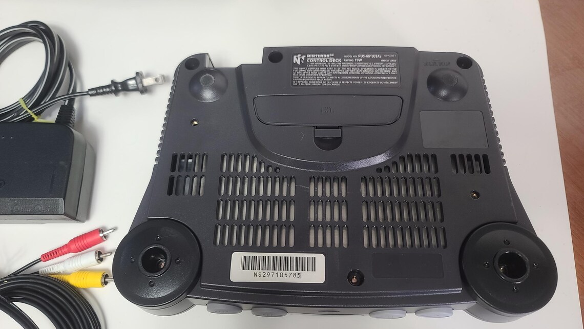 Nintendo 64 System with Console, Controllers, Cables and Game, Works Like New, Cleaned, Tested, and Verified Fully Functional, foto 4 di 5