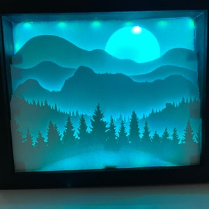 Evergreen Mountains shadow box (SVG) pappersklippning direkt nedladdningsmall Klippfil 8x10 födelsedag