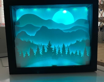 Evergreen Mountains shadow box (SVG) carta taglio istantaneo modello di download cut file 8x10 Compleanno