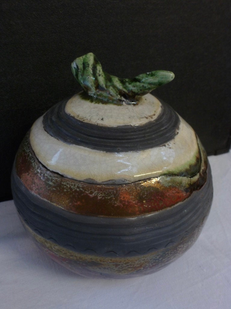 Pot avec Couvercle en Raku