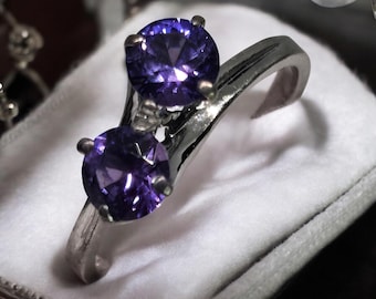 Anello vintage con doppio zaffiro / Oro bianco massiccio 10K / Pietre preziose rotonde di zaffiro blu / Misura 6 / 2,13 g / Gioielli vintage minimalisti