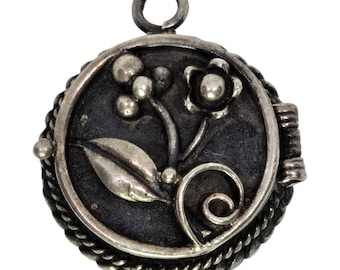 アンティークスターリングシルバーロケットペンダント - フローラルアクセント - 7.9g - 直径1インチ - 美しいギフト
