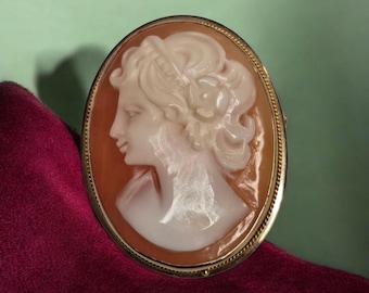 Cammeo italiano d'epoca in oro 14 carati / Fatto a mano a Napoli / Pendente in oro giallo 585 / Timbro successivo al 1968 / Gemma proveniente dall'Italia, pezzo da collezione