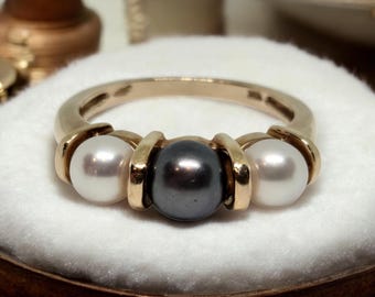 Vintage 10K Yellow Gold Trio Pearl Ring – Size 7 | Symbolic Ring | Wonderful Piece of Jewelry Great Gift for Women