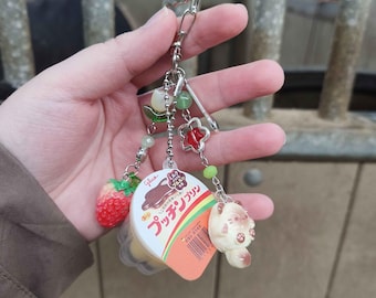 Purin Paws – Vanilla Pudding Kitty Keychain | Kawaii Squishy Dessert Charm | Cat Bag Charm