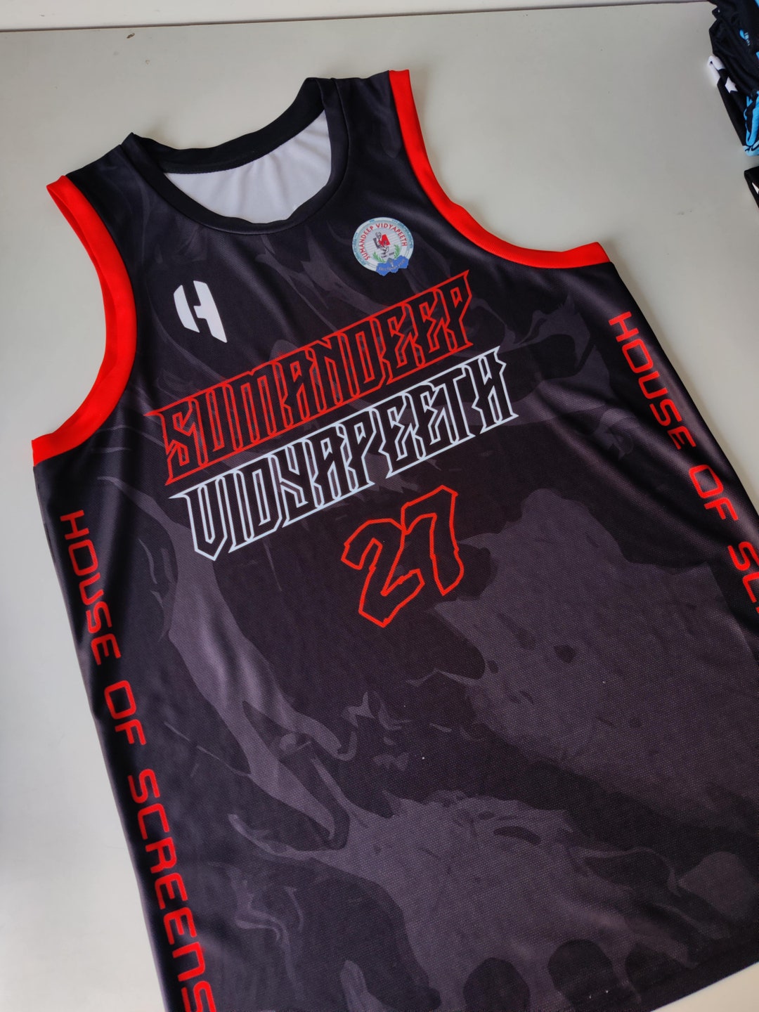 Custom reverse basketball uniform made in China, sublimation print