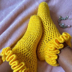 Crochet ruffle socks