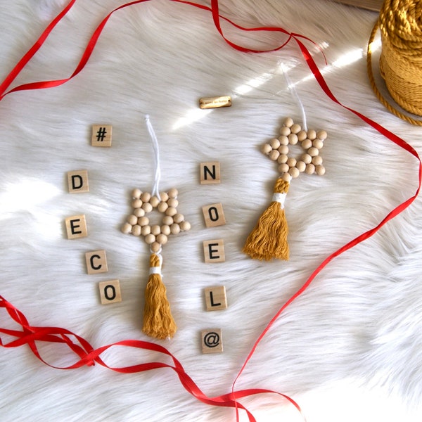 Lot de deux ornement de Noël, deco de sapin à suspendre, étoile perle bois, déco naturelle, macramé, ornement table de Noël ou fêtes, pompon