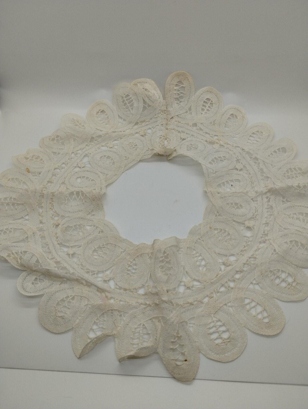 Vintage Round Battenburg Lace Insert - Yellowed From Age - 13