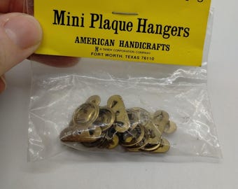 American Handicrafts Mini Plaque-Aufhänger - 12 Count