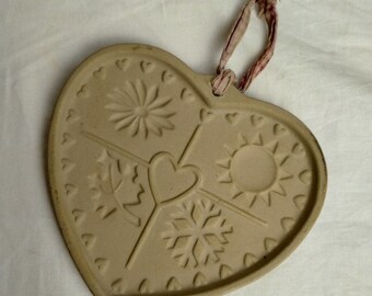 Vintage Pampered Chef Stoneware “Seasons of The Heart” Cookie Mold- 1997