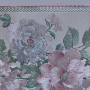 Pre-pasted Decorative Wall Border - Floral - Textured - Shimmery - 5 yds
