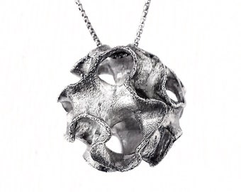 Colgante Gyroid - plata de ley 930