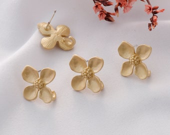 10 Matt Gold Flower Earring Charms: Jewelry Making Supplies