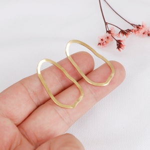 Raw Brass Oval Shape Charm, Brass Earring Pendants, Brass Accessories, Earring Connectors, Jewelry Supplies Manufacturing and Discovery