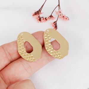 Brass oval shaped charm earrings,Brass earring findings,Brass pendant earrings,Brass earring,Brass jewelry supply,Brass accessories