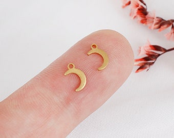 10pcs Raw Brass Moon Charms, Earring Pendants (0.31x0.2 in)