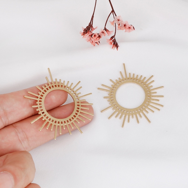 Raw Brass Sun Charm, Brass Round Earring Pendants, Laser Cut Charms, Brass Accessories, Earring Connectors, Jewelry Making and Discovery