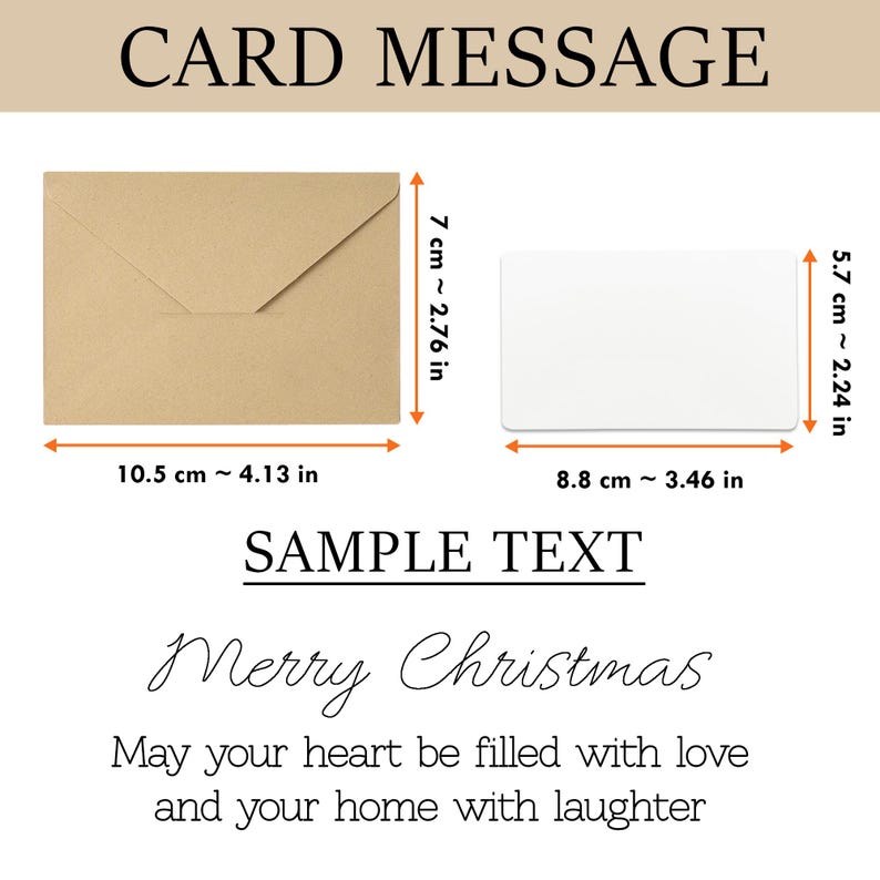 K&ouml;nnte beinhalten: Ein brauner Kraftpapierumschlag mit den Ma&szlig;en 10,5 cm mal 7 cm und eine leere wei&szlig;e rechteckige Karte mit den Ma&szlig;en 8,8 cm mal 5,7 cm. Der Text "CARD MESSAGE" und "SAMPLE TEXT" stehen &uuml;ber dem Satz "Merry Christmas" und einem Gru&szlig;.