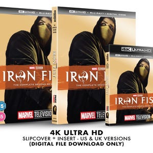Puede incluir: Tres estuches Blu-ray y 4K Ultra HD de "Iron Fist". Los estuches presentan a una persona con un atuendo negro con capucha y una máscara. El título "Iron Fist" se muestra en blanco y naranja, con "The Complete Second Season" debajo. También se ve el logotipo de Marvel Television.