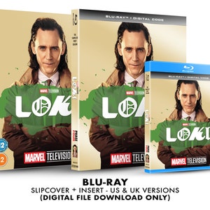 Puede incluir: Un conjunto de discos Blu-ray de la serie de televisión de Marvel "Loki" con Tom Hiddleston como Loki. El conjunto incluye una funda deslizante y un inserto, y está disponible en versiones estadounidense y británica. La imagen muestra la portada del conjunto de discos Blu-ray, que presenta un diseño verde y dorado con el título "Loki" en letras blancas grandes.