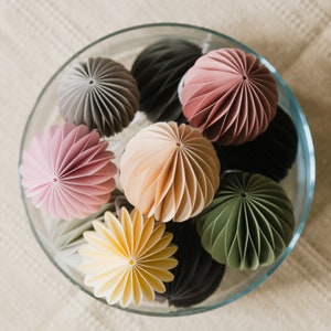 Decorazione di carta fatta a mano - Decorazione natalizia - Palla di carta - Decorazione a nido d'ape - Decorazione scandinava - Decorazione per matrimoni - Decorazione festiva
