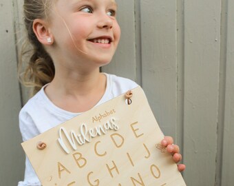 Personalisiertes Alphabet Schulanfang Schulkind Buchstabentafel mit Namen aus Holz Geschenk Schulstart
