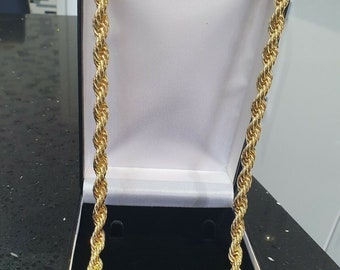 bolsa with big gold chain