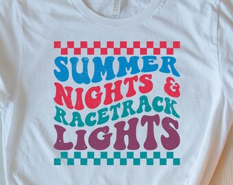 Sommernächte und Rennstreckenlichter svg Png, Rennsport-Svg, Rennsport-Fan-Svg, Racing-Mama-Svg, Renn-T-Shirt-Svg, Sommer-Svg, gewellte Stapels-Svg