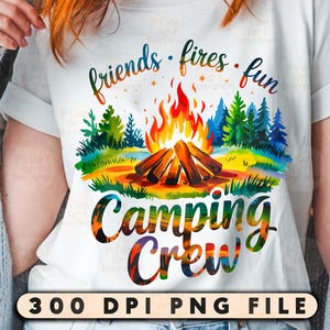 Equipe de acampamento PNG, design de sublimação de fogueira divertida Friends Fires, clipart de vida de acampamento de aventura ao ar livre para camisetas e canecas, vida de acampamento