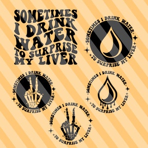 Puede incluir: Cuatro diseños en blanco y negro con el texto "Sometimes I drink water to surprise my liver". Los diseños presentan una gota de agua, un signo de paz y una mano de esqueleto.