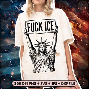 Puede incluir: Camiseta color crema con una ilustraci&oacute;n en blanco y negro de la Estatua de la Libertad sosteniendo un letrero que dice "FUCK ICE". El dise&ntilde;o incluye el texto "300 DPI PNG + SVG + EPS + DXF FILE."