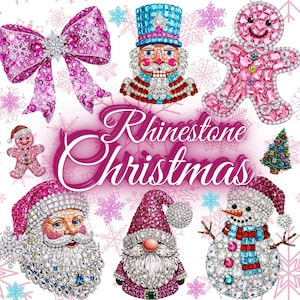 Puede incluir: Una colecci&oacute;n de adornos navide&ntilde;os de pedrer&iacute;a, que incluye un lazo, un cascanueces, un hombre de jengibre, Pap&aacute; Noel, un gnomo, un mu&ntilde;eco de nieve y un &aacute;rbol de Navidad. Los adornos son en tonos rosa, rojo, azul y blanco, con el texto "Rhinestone Christmas".