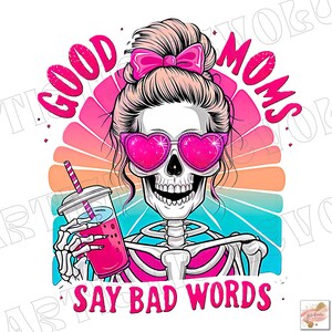 Diseño de sublimación de mamá sarcástica de esqueleto, las buenas mamás dicen malas palabras PNG, divertida camiseta de taza con calavera de moda y madre malsonante PNG, descarga digital