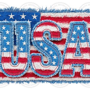 Peut inclure: Un motif patriotique avec le mot "USA" en lettres de style denim avec des étoiles blanches, sur un fond de drapeau américain vieilli. Le motif a un bord effiloché, lui donnant un aspect vintage et artisanal. La palette de couleurs comprend le rouge, le blanc et le bleu.