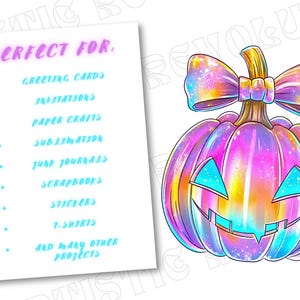 Puede incluir: Ilustraci&oacute;n digital de una calabaza con un lazo y una cara tallada. La calabaza es una mezcla de rosa, azul y amarillo. Una lista a la izquierda sugiere usos para tarjetas de felicitaci&oacute;n, invitaciones y m&aacute;s.