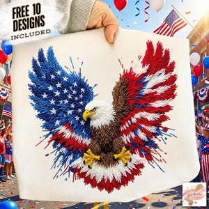 Op de afbeelding: Geborduurd ontwerp van een Amerikaanse Amerikaanse zeearend met vleugels in de kleuren van de Amerikaanse vlag. De vleugels van de adelaar zijn rood, wit en blauw, met het sterren- en strepenpatroon. De tekst "FREE 10 DESIGNS INCLUDED" staat linksboven.
