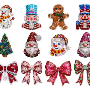 Puede incluir: Una colecci&oacute;n de broches y adornos de lazo con tem&aacute;tica navide&ntilde;a. Los dise&ntilde;os incluyen un mu&ntilde;eco de nieve, un cascanueces, un hombre de jengibre, un &aacute;rbol de Navidad, un Pap&aacute; Noel y lazos en rojo, blanco y verde, todos adornados con cristales.