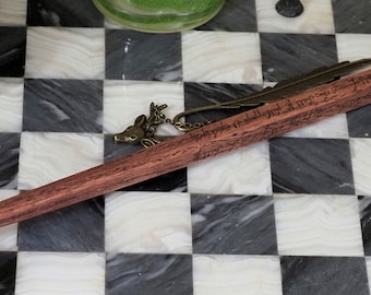 Wand,  Oak with Chickcharney Feather Core
