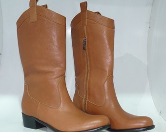 Western high boots vegital leather and handmade sole. Gift for her, Horseback riding, Side zipper closure.