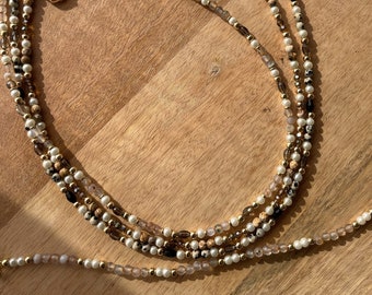 Collana con perle di diaspro naturale e agata e perle di vetro, chiusura a boa