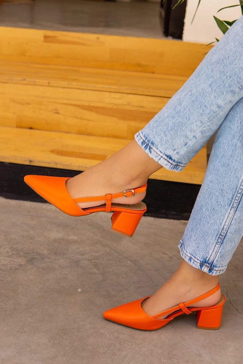Chaussures oranges à talons courts et épais, chaussures de mariée, chaussures pour occasions spéciales, chaussures à talons en cuir sur mesure image 1