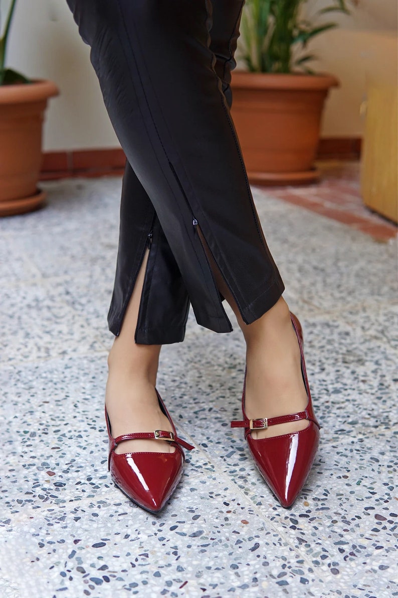 BURGUNDY MARY JANE, Pointed Toe Buckle Detailed Ballerinas, Shoes with Stripe Detail, Retro Strap Mary Janes, Women's Casual Flat zdjęcie 2