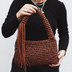 Häkeltasche, Fransen Wildleder Schultertasche, Burgund Tasche, Braun Handtasche, Gewebte Tasche, Herbst, Handgemacht, Bordeaux Wildleder Tasche, Frühling Stil, Hobo Tasche