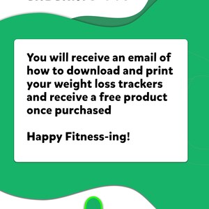 Puede incluir: Un gr&aacute;fico verde y blanco con el texto "CHECKING OUT:" y un mensaje sobre recibir un correo electr&oacute;nico con instrucciones sobre c&oacute;mo descargar e imprimir rastreadores de p&eacute;rdida de peso y recibir un producto gratuito una vez que se realiza la compra. El gr&aacute;fico tambi&eacute;n incluye el texto "Happy Fitness-ing!" y un aguacate verde con una cara sonriente. El texto "Reach your goals now" est&aacute; en la parte inferior del gr&aacute;fico.