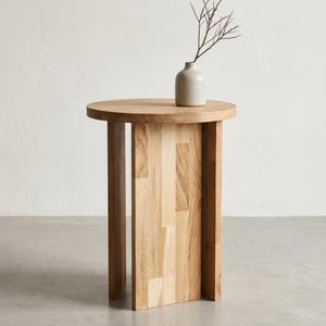 Mesa auxiliar de roble macizo – Mesa de centro de madera hecha a mano – Mesa de centro redonda minimalista – Muebles de roble natural – Mesa Velkar